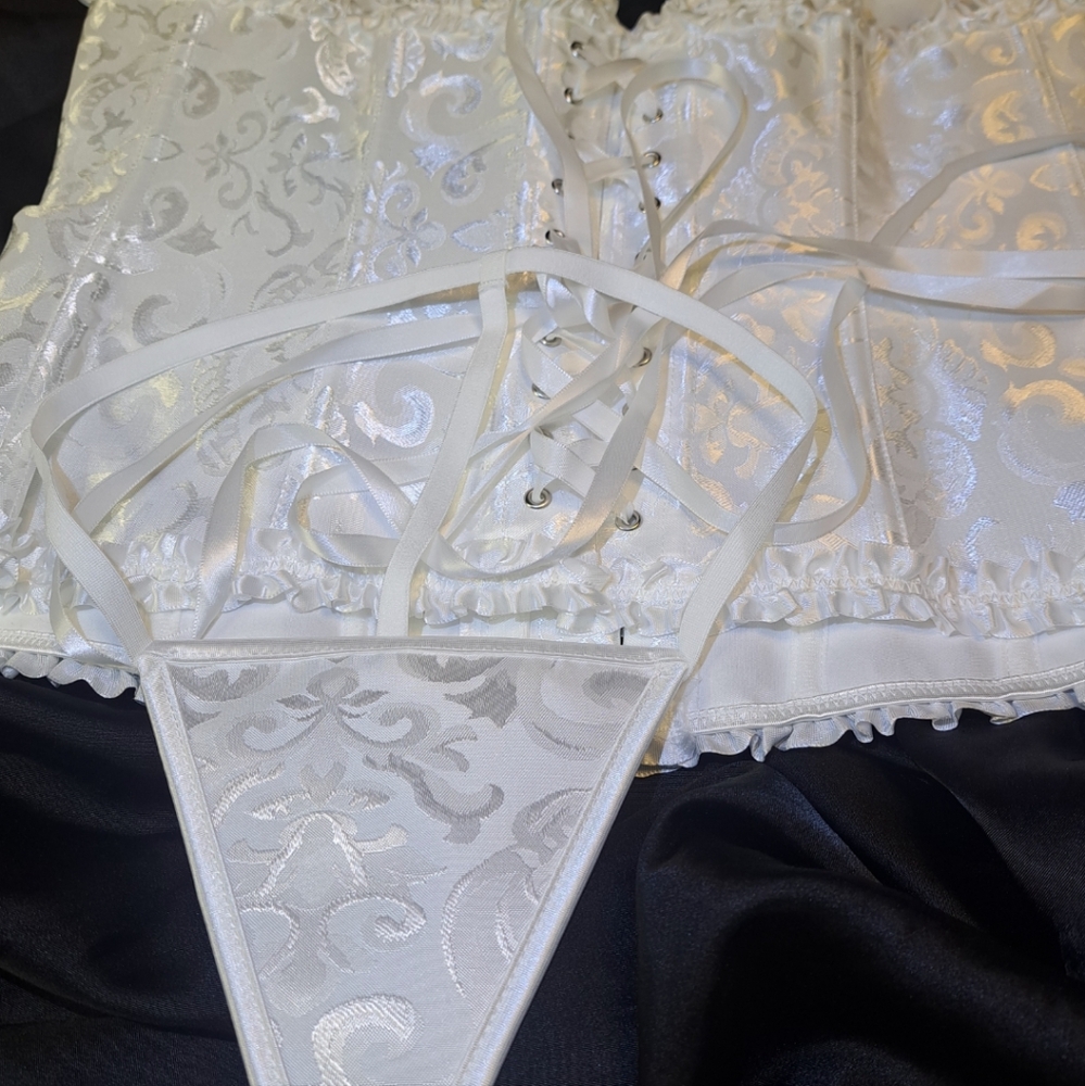 NEW Gorgous CORSET - Picture 5 of 7